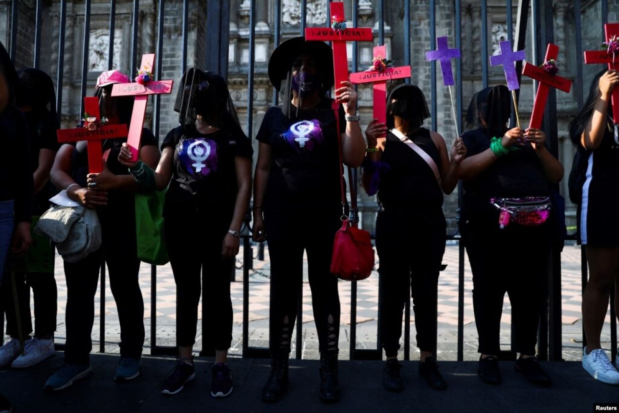 A casi tres décadas del crimen, presunto feminicida recibe prisión domiciliaria y desata indignación