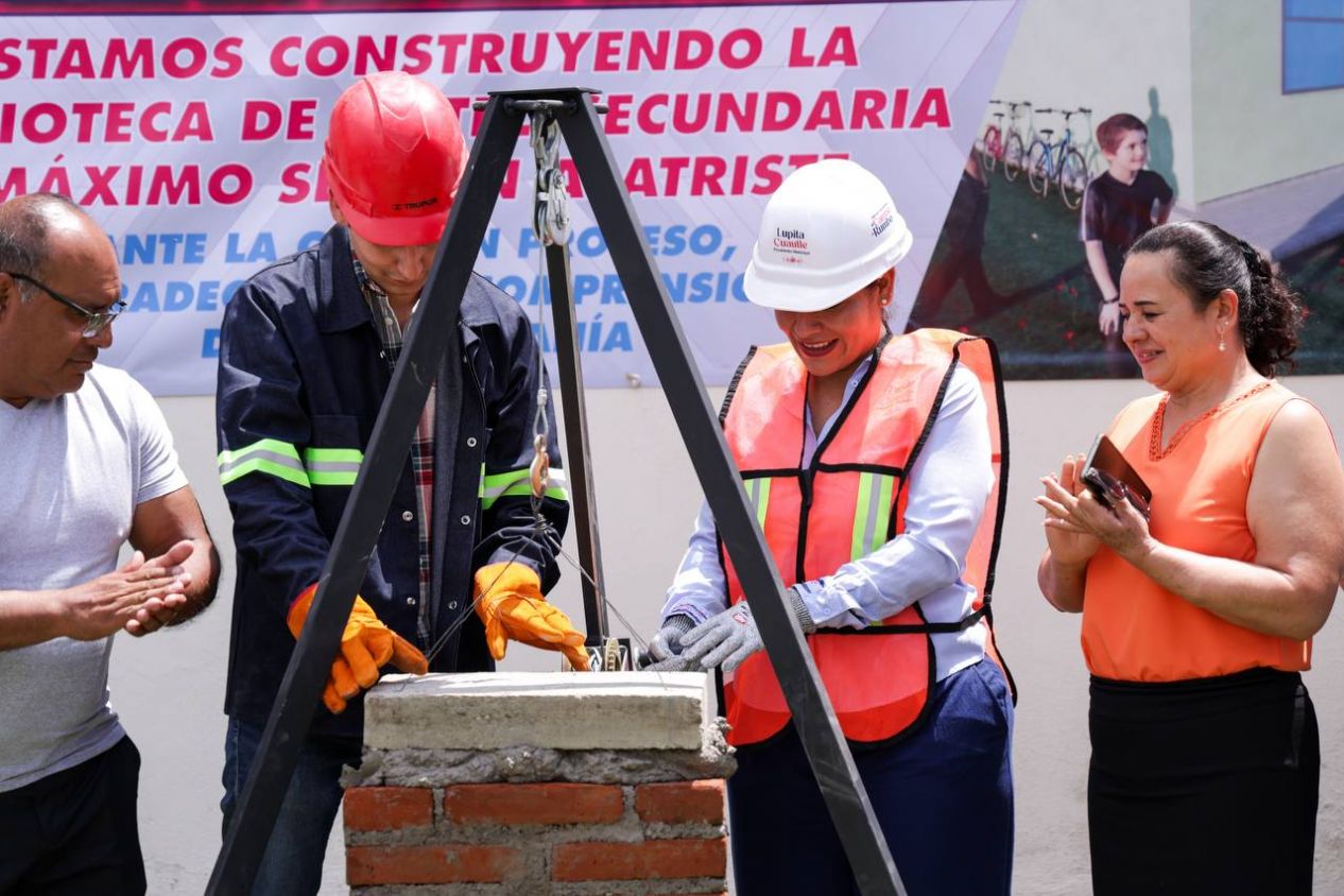 Con nueva biblioteca en San Rafael Comac Lupita Cuautle impulsa la educación
