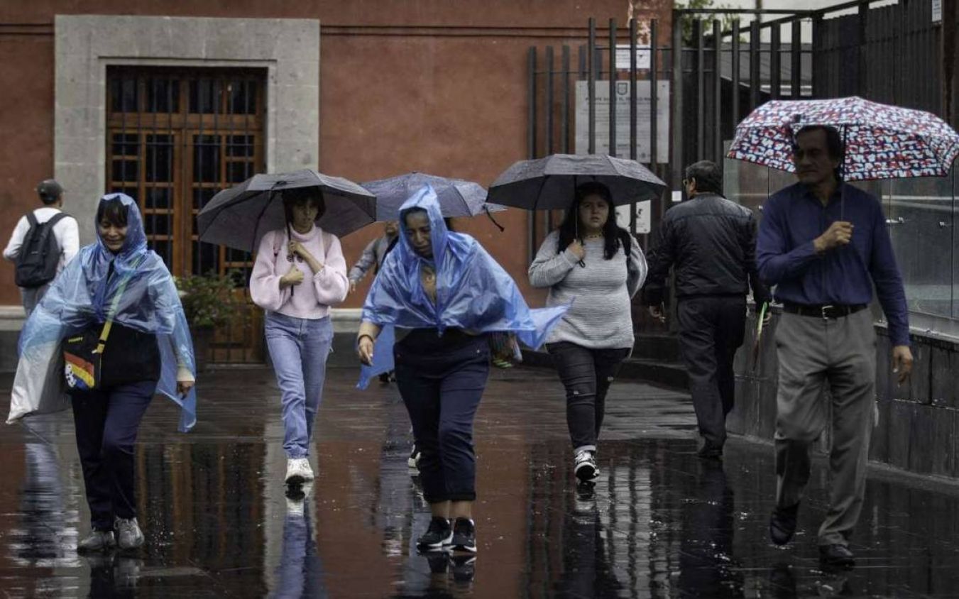 Monzón y onda tropical 20 traen lluvias intensas a 30 estados del país
