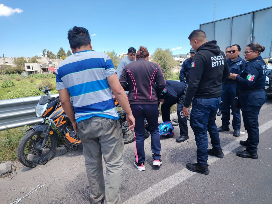 SSC detiene a dos sujetos por robo a mano armada, en Chiautempan