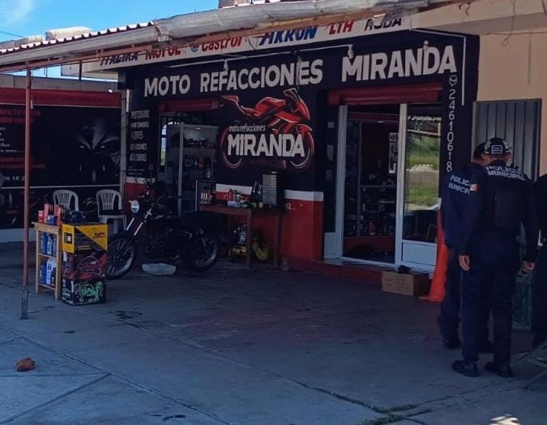 Sicarios abren fuego en una refaccionaria de motocicletas en Tepeyanco