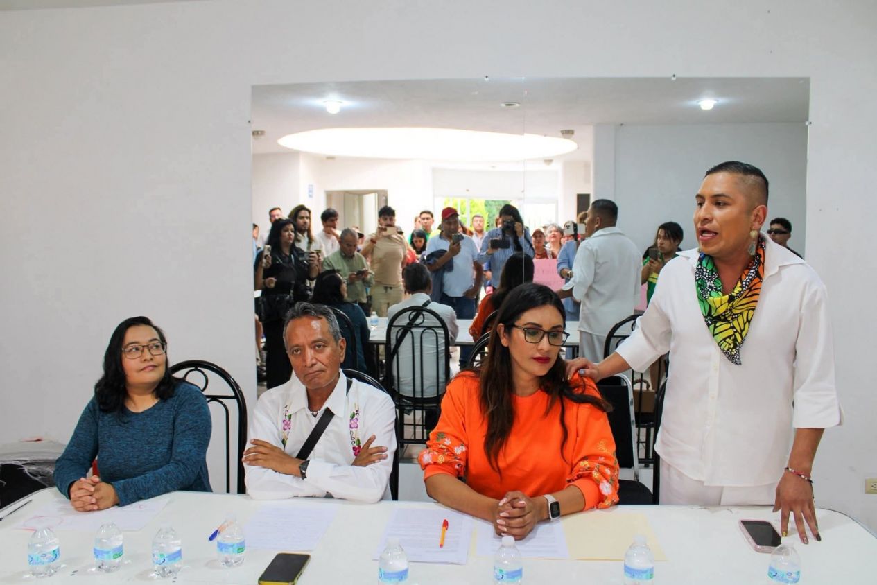 “Nunca incité a nadie a besarse”, defiende Valeria Lorety su postura ante críticas 