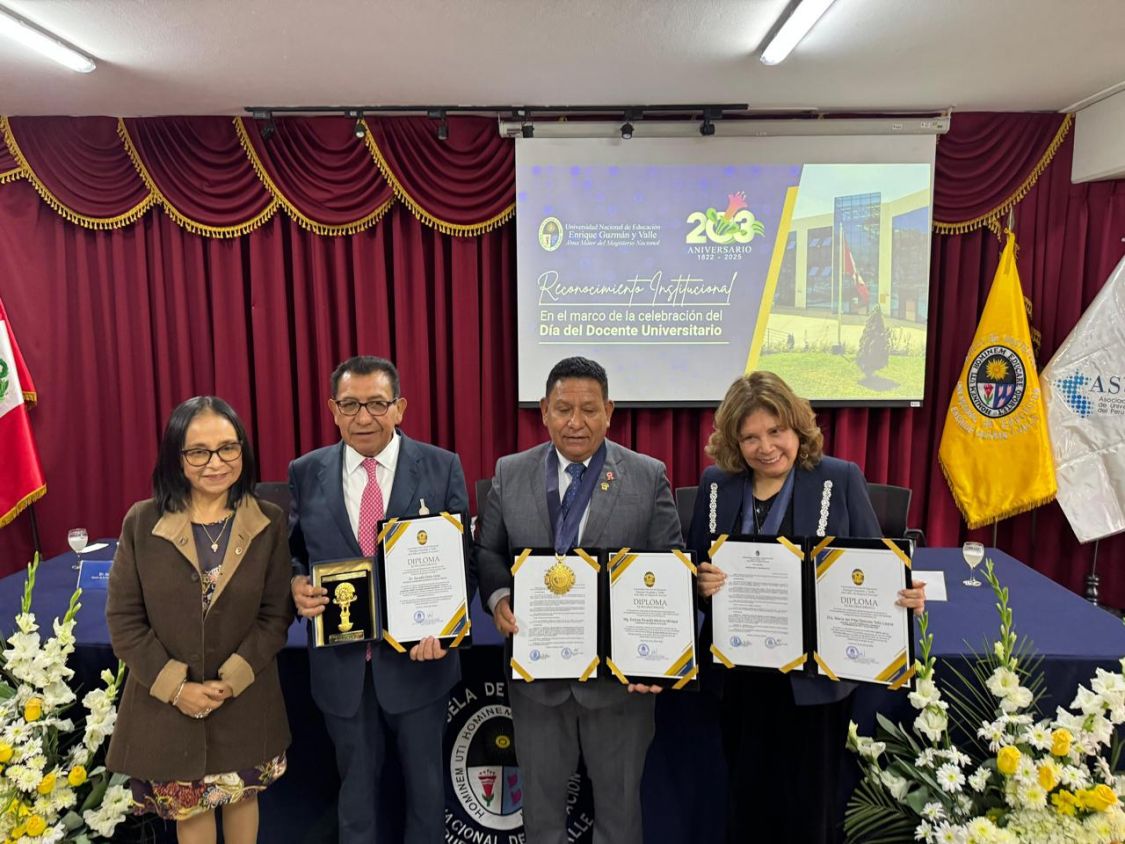 Dr. Serafín Ortiz recibe reconocimiento por conferencia del Modelo Humanista Integrador