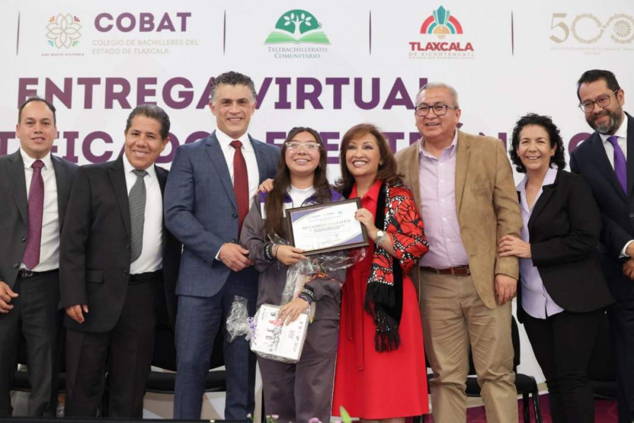 Lorena Cuéllar impulsa educación digital y gradúa a 5,200 jóvenes en Tlaxcala