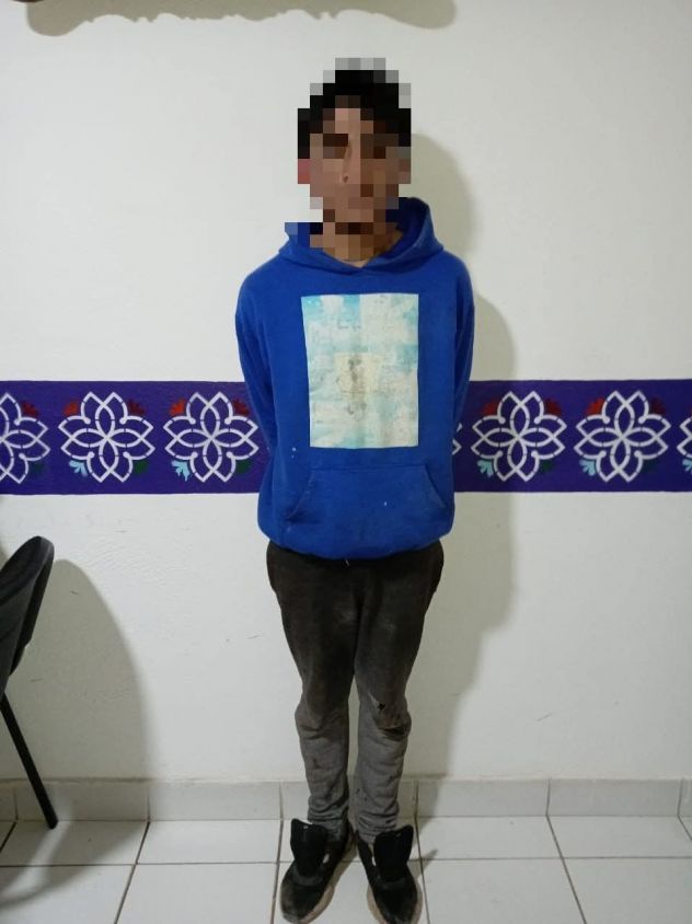 Fingen ser clientes y roban en un motel de Tlaxco; tres detenidos, entre ellos una menor