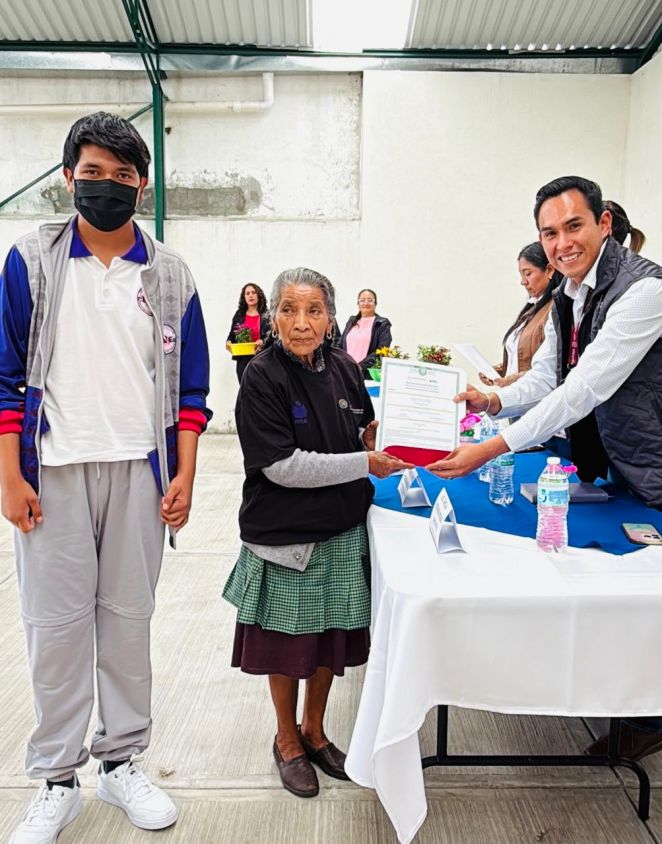Jóvenes de Cebes 14 impulsan alfabetización en Contla con apoyo del ITEA