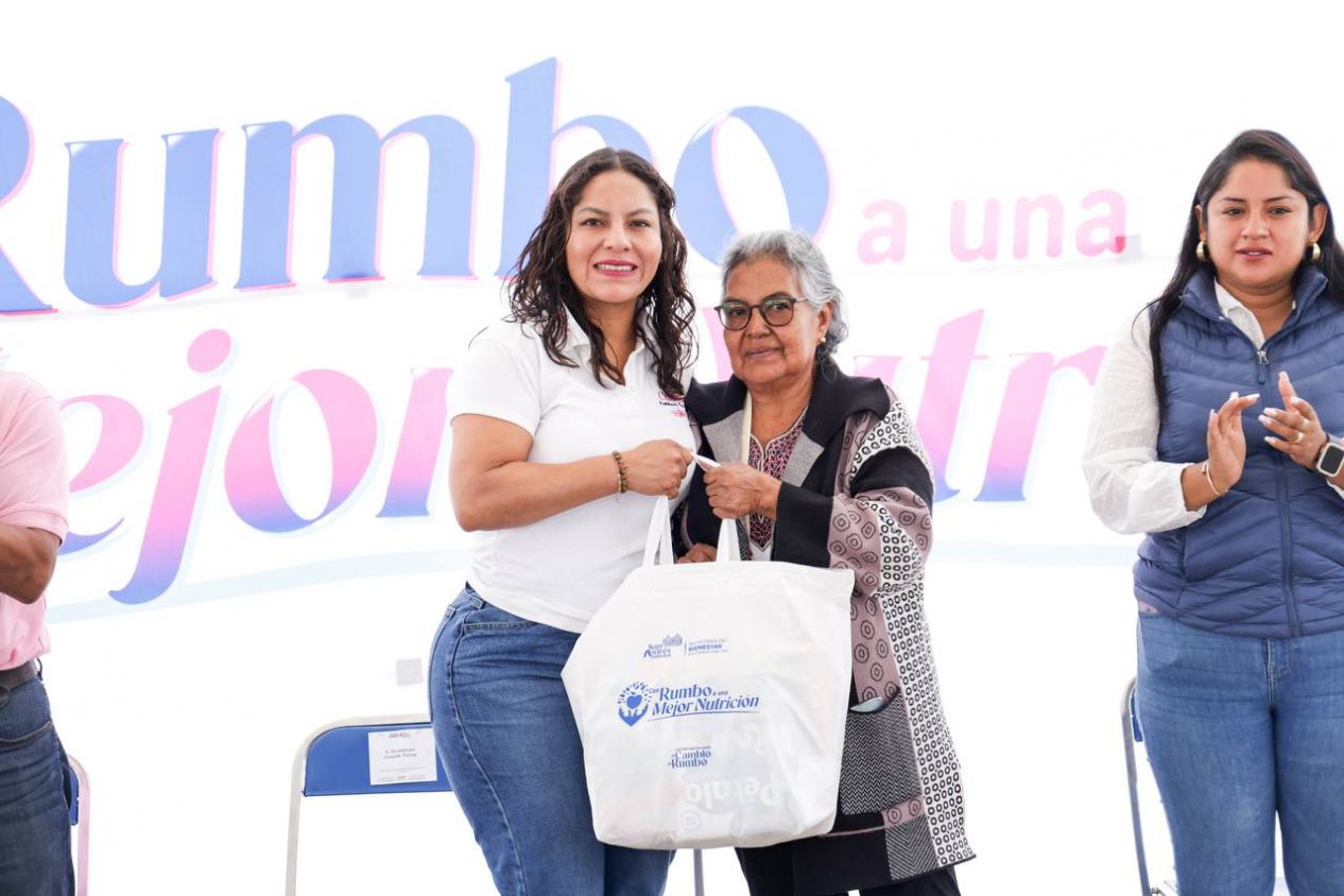 Continúa Lupita Cuautle con entrega de apoyos alimentarios a familias sanandreseñas