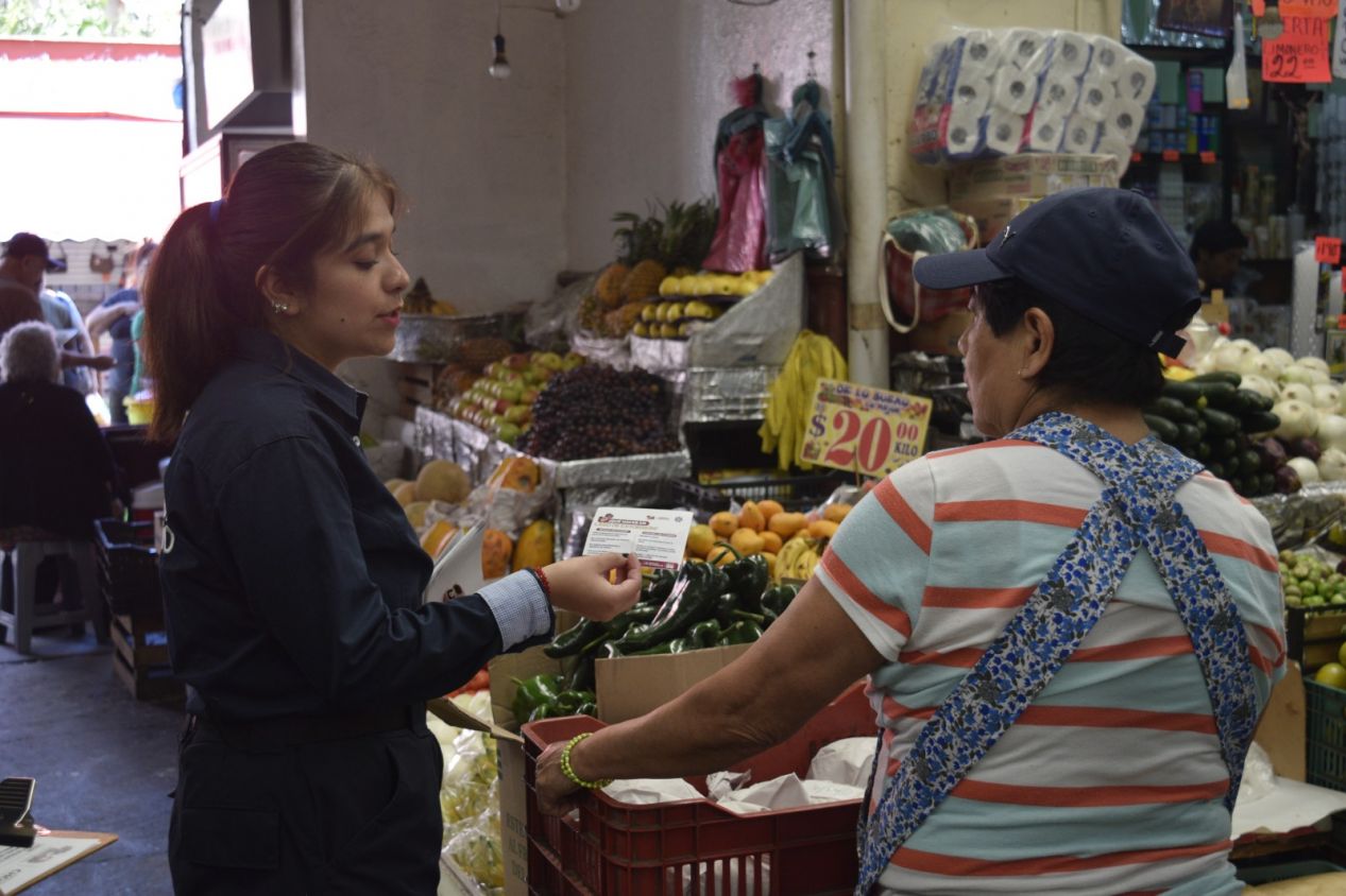 Policía de San Pedro Cholula suma a más comerciantes al comité de seguridad del Tianguis de Xixitla
