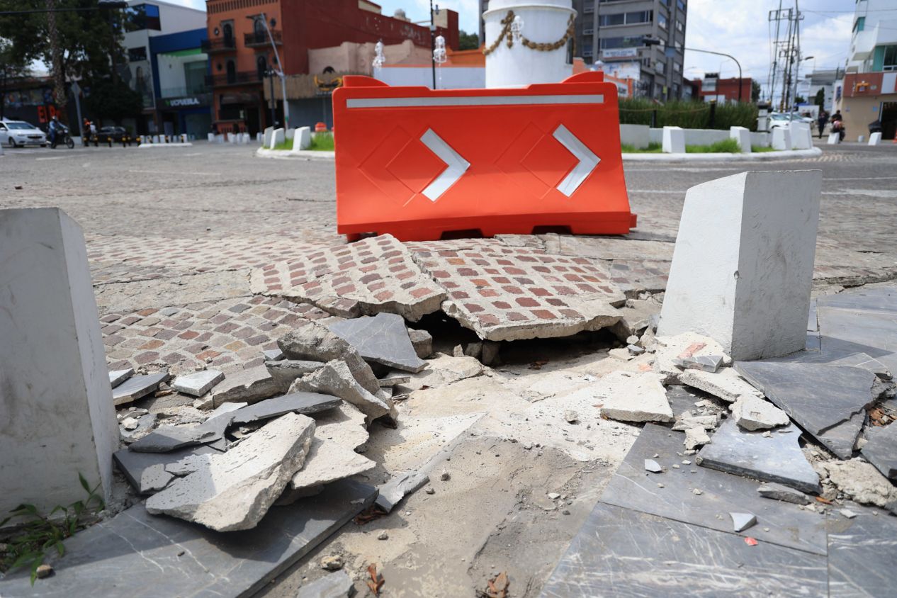 Exponen sobrecostos y fallas en remodelación de Avenida Juárez; empresas responsables deberán responder