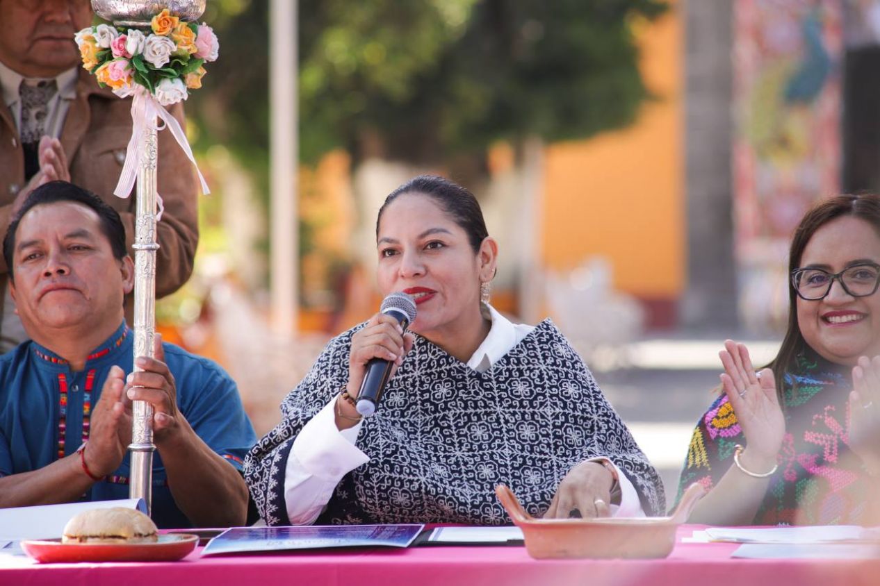 Presenta Lupita Cuautle Feria Cultura y Tradición