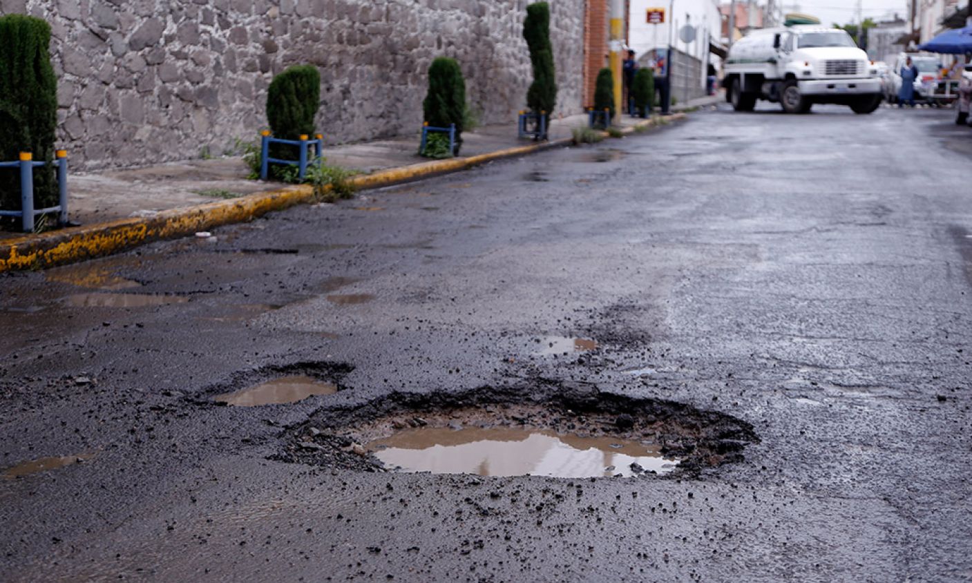 Histórica inversión de 160 millones de pesos para tapar 300 mil baches en Puebla capital