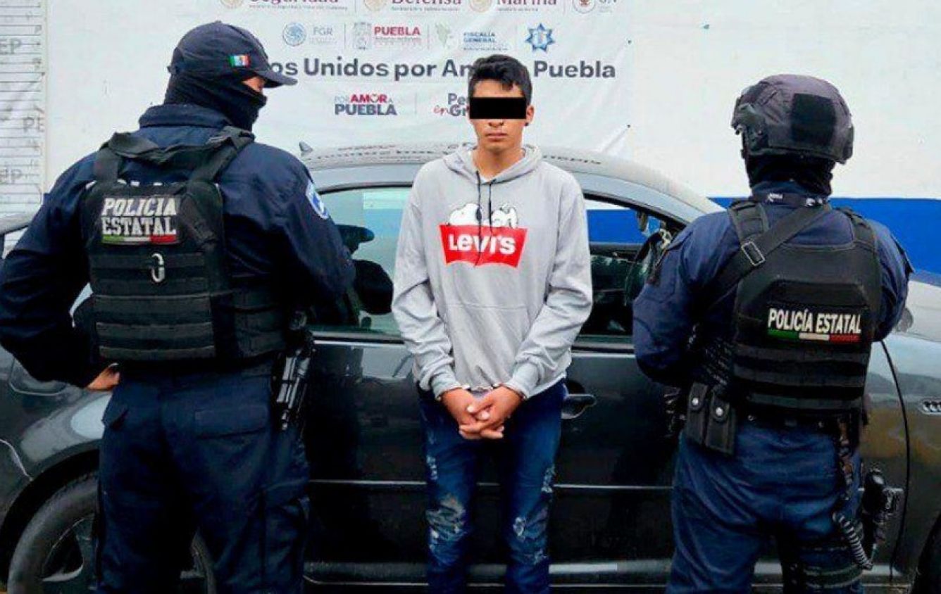 Persecución termina con un detenido y dos víctimas rescatadas en Puebla