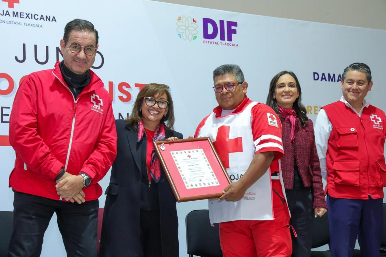 Gobierno de Tlaxcala honra a socorristas por su labor humanitaria