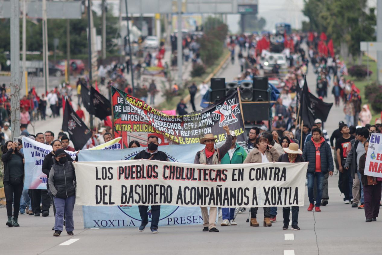 Marcha en defensa del agua paraliza Vía Atlixcáyotl; participan comunidades de Xoxtla y la 28 de Octubre