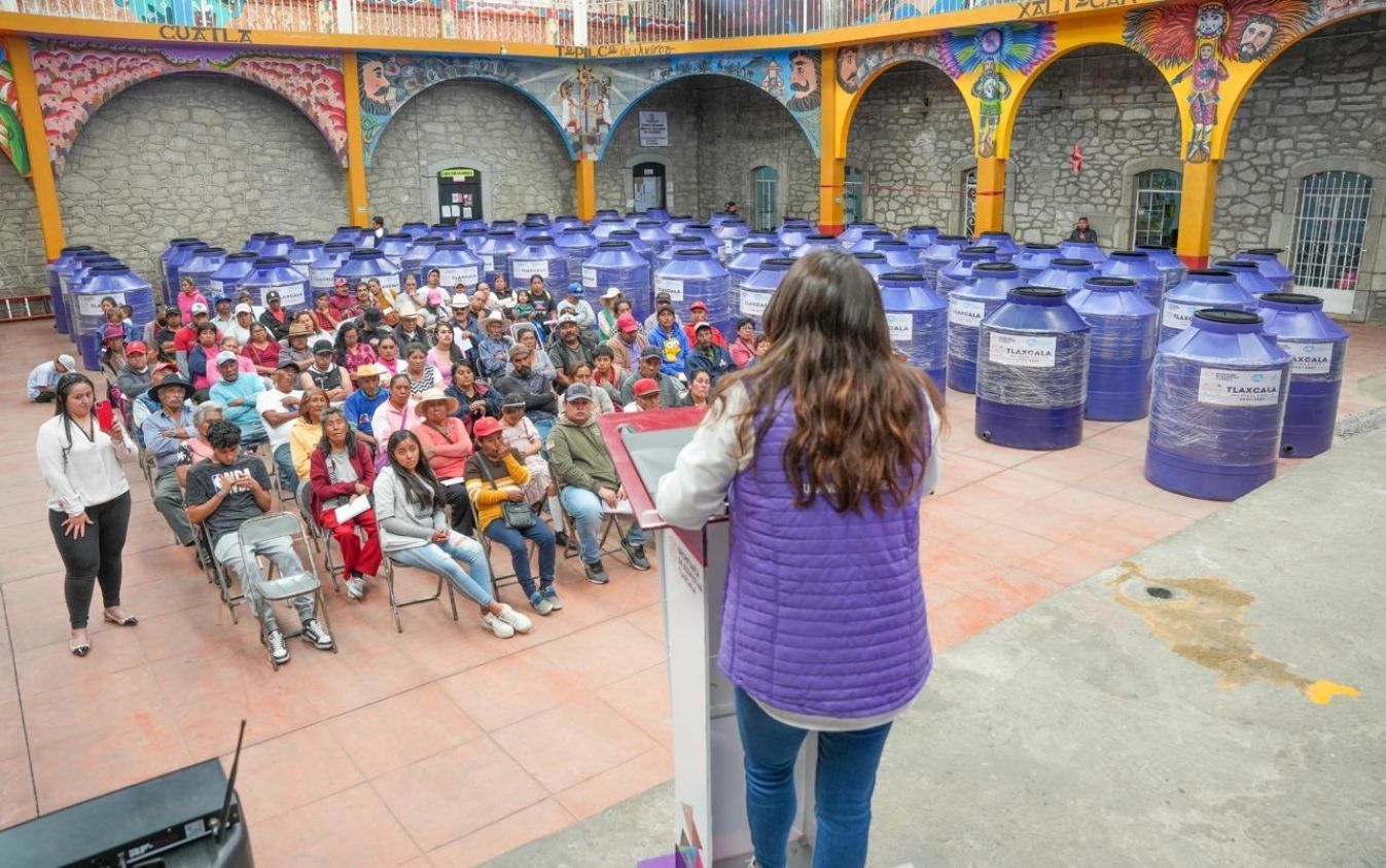 Tlaxcala entrega 140 tinacos para mejorar el acceso al agua en hogares vulnerables