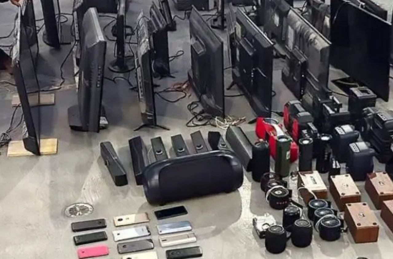 Cateo en penal de Cholula deja decomiso de más de 150 objetos prohibidos