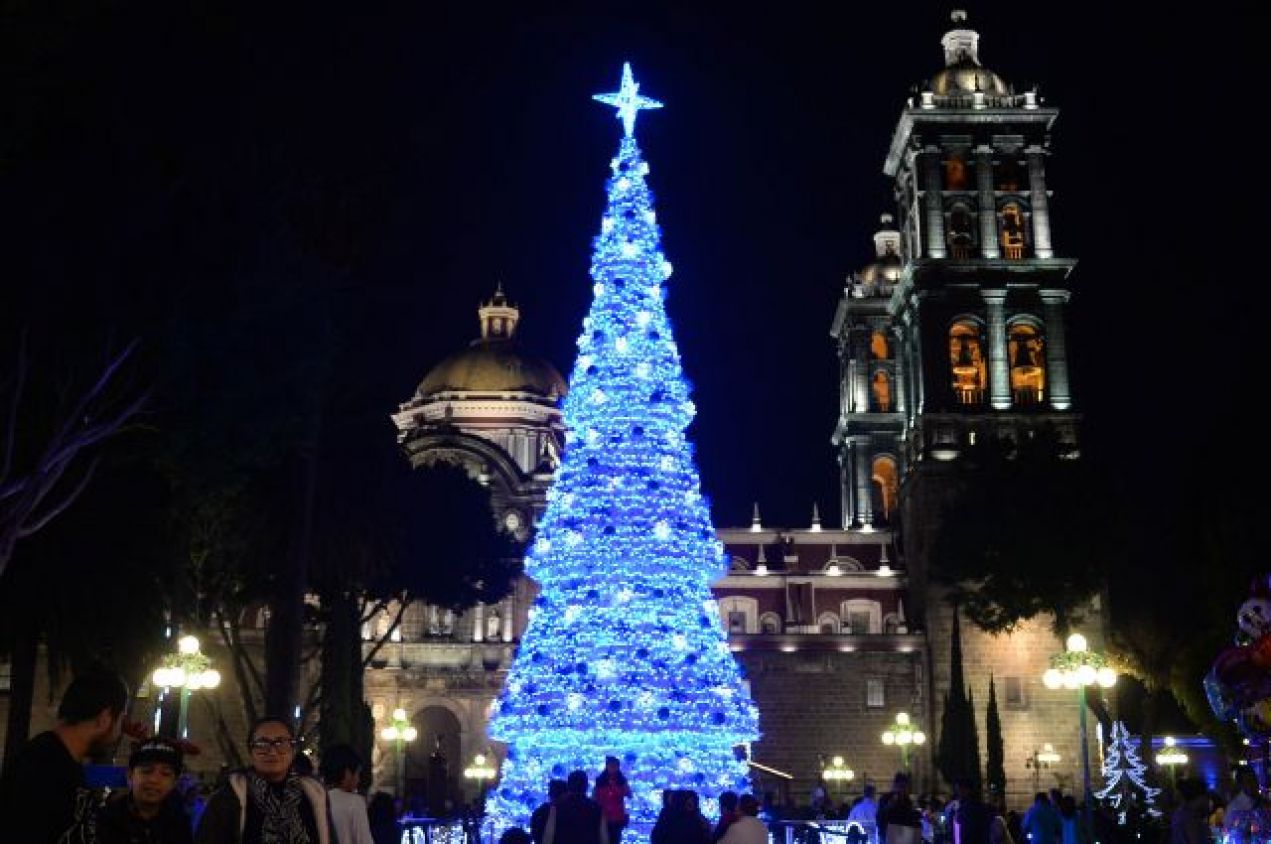 Iluminación navideña y videomapping en Puebla operarán bajo contrato vigente con Citelum: Clemente Gómez