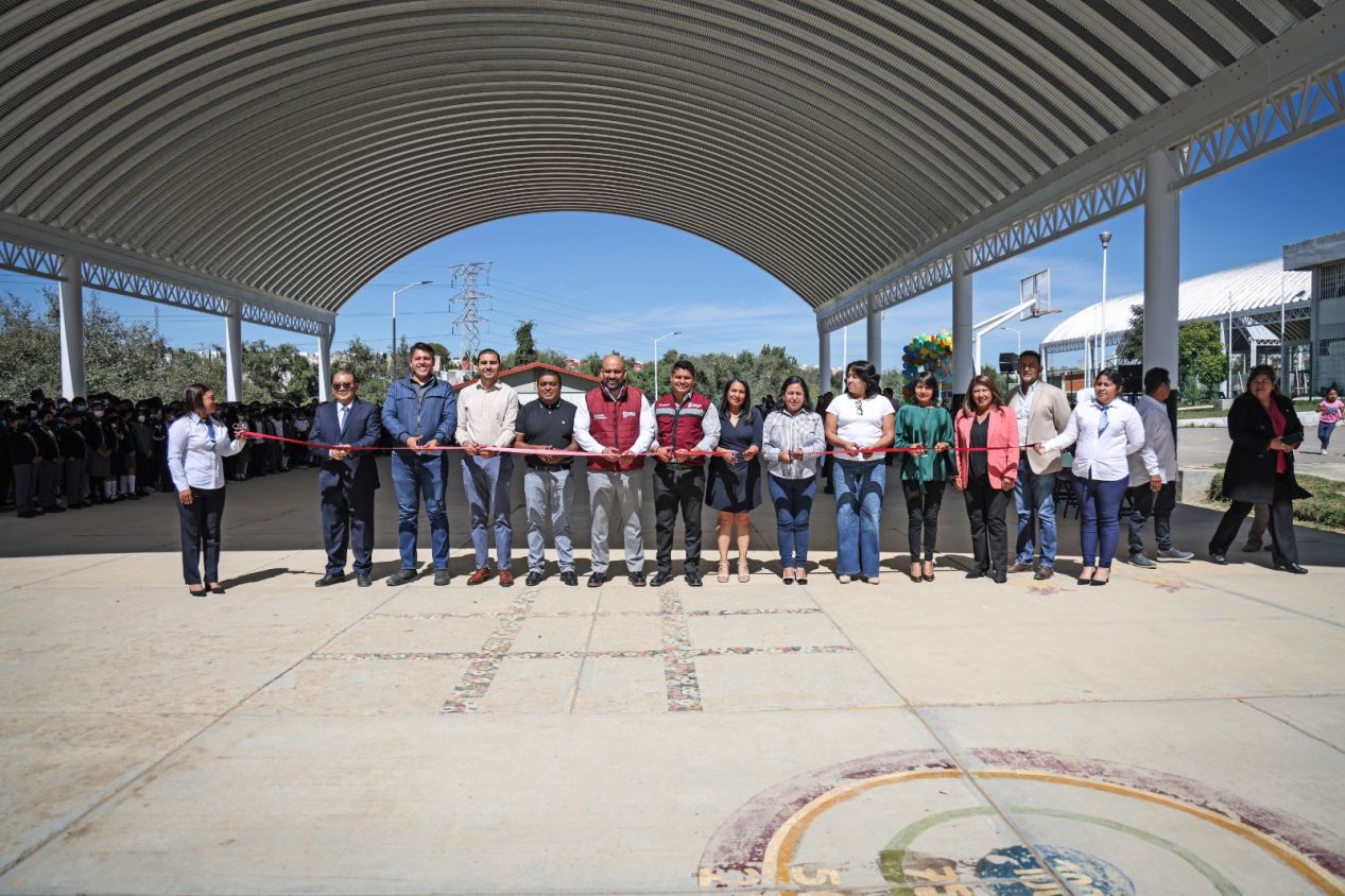 Entregan Omar Muñoz y Carlos Ochoa arco techo en primaria de la Unidad Educativa Frida Kahlo 