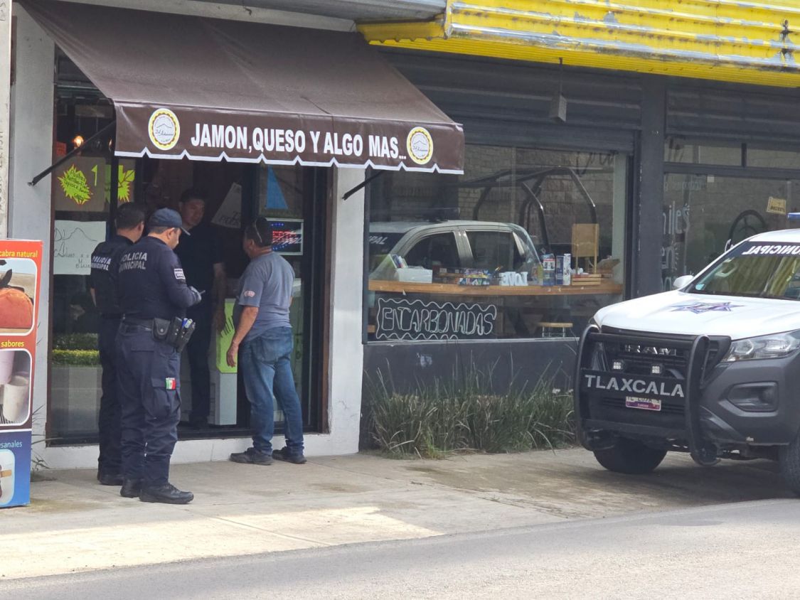Asaltan a mano armada negocio en Ixtulco