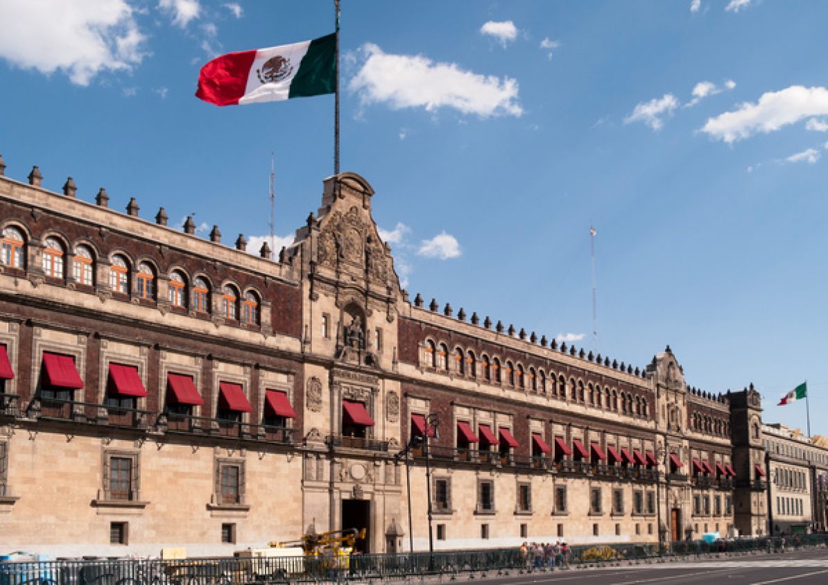 Se bajarán sueldos de altos funcionarios y se eliminarán aguinaldos desde subdirectores: AMLO