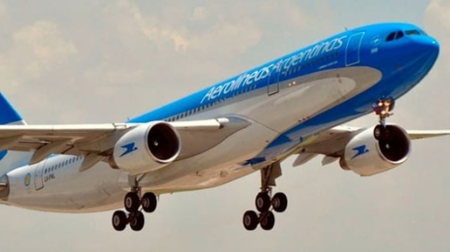 Familia traslada cuerpo de empresario muerto por COVID-19 en avión sin notificar a autoridades