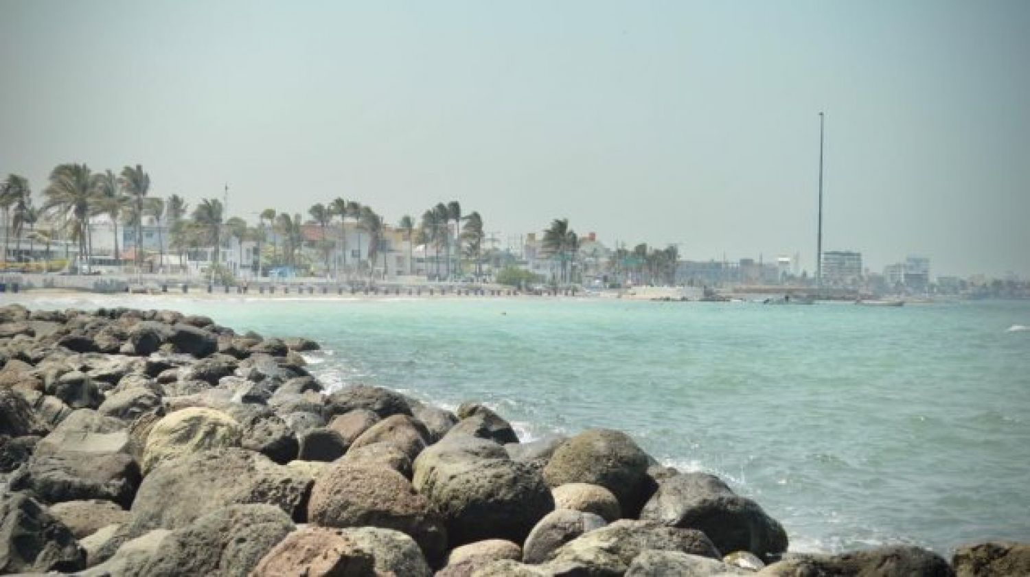 Playas de Veracruz sorprenden por sus tonos turquesa ante ausencia de turistas