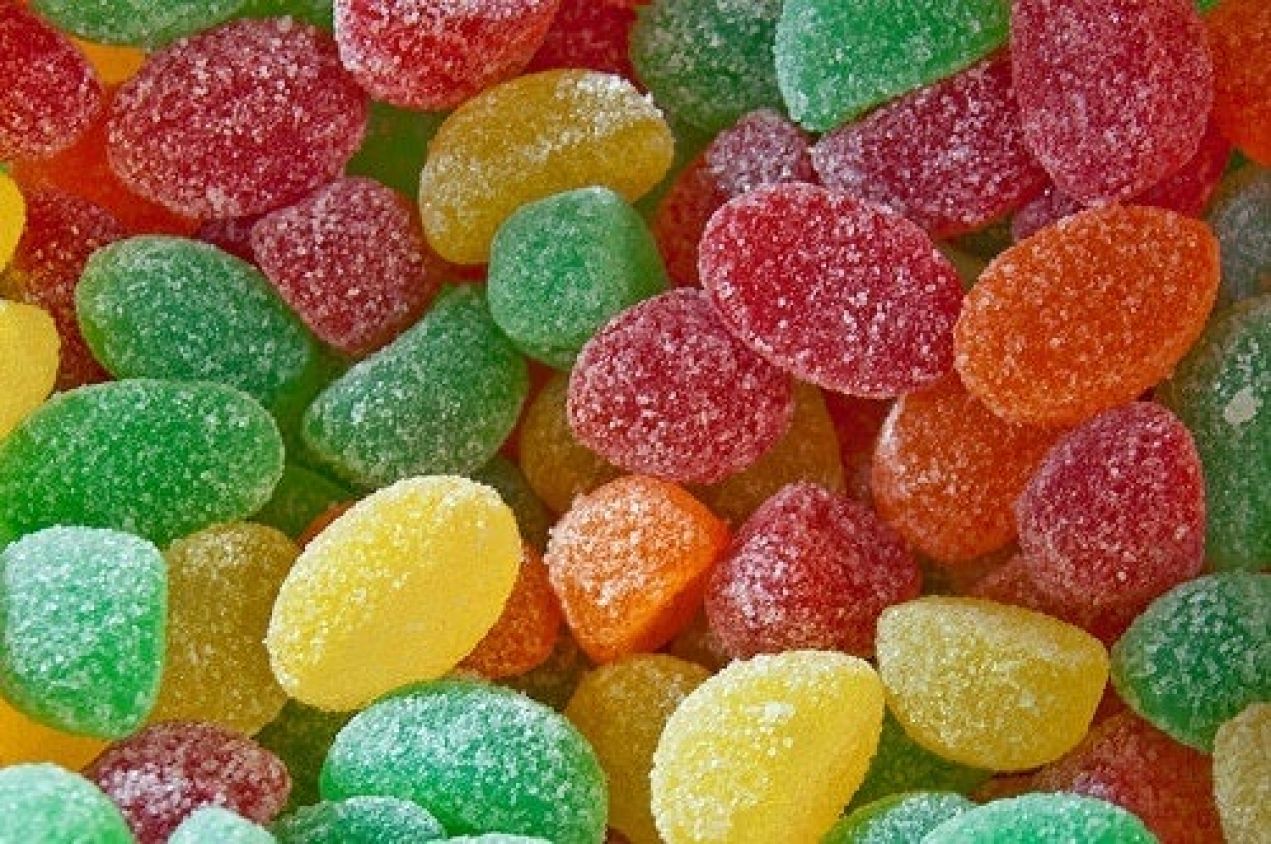 ¡No solo está en tus dulces favoritos! Así utilizan el colorante artificial para estudiar la propagación del COVID-19