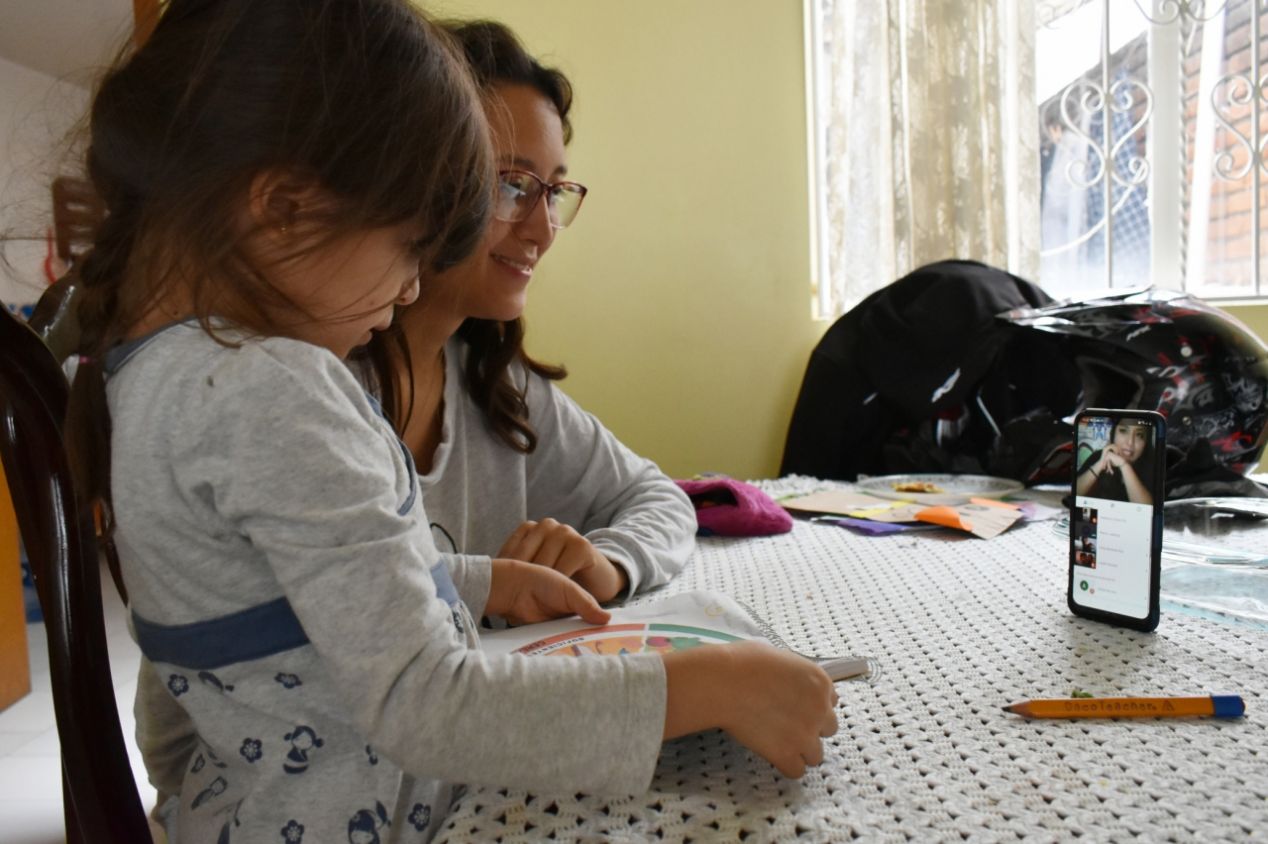 Para evitar lesiones recomiendan cuidar postura de niños durante clases virtuales 