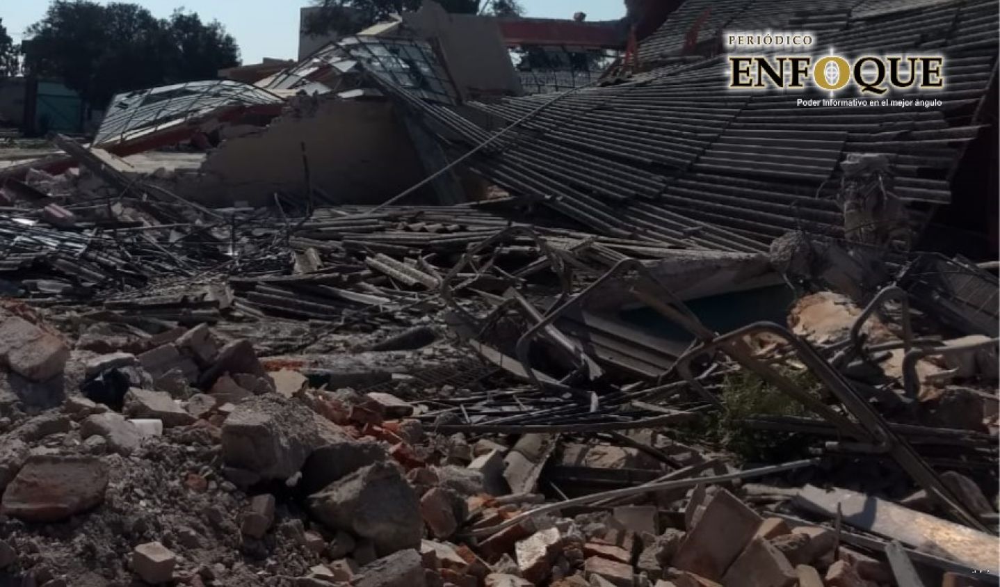 Alcaldesa de Tecamachalco inicia demolición de escuela para construir centro comercial 