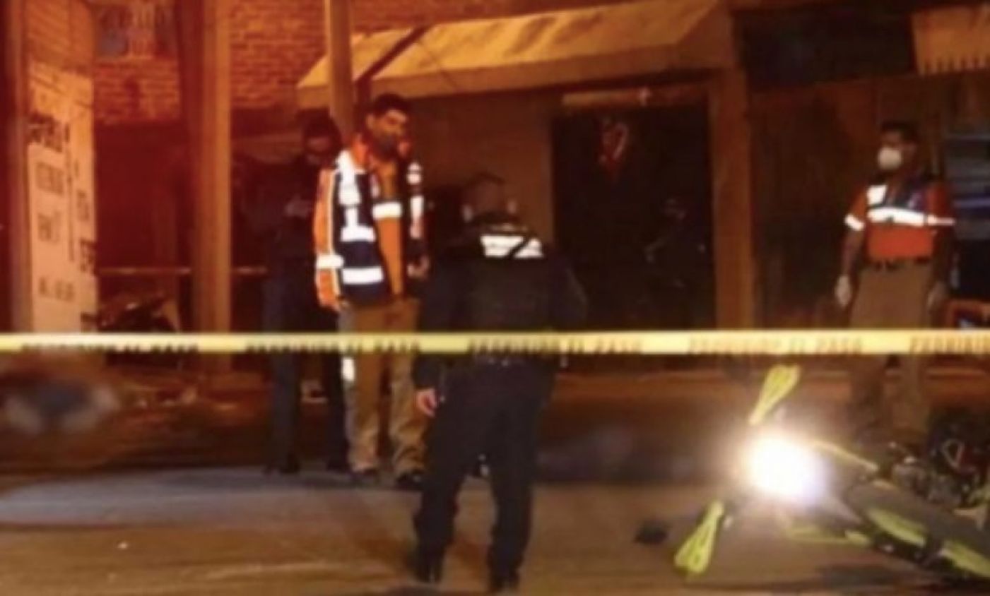 Sicarios asesinan a cinco personas en puesto de hamburguesas de Guanajuato