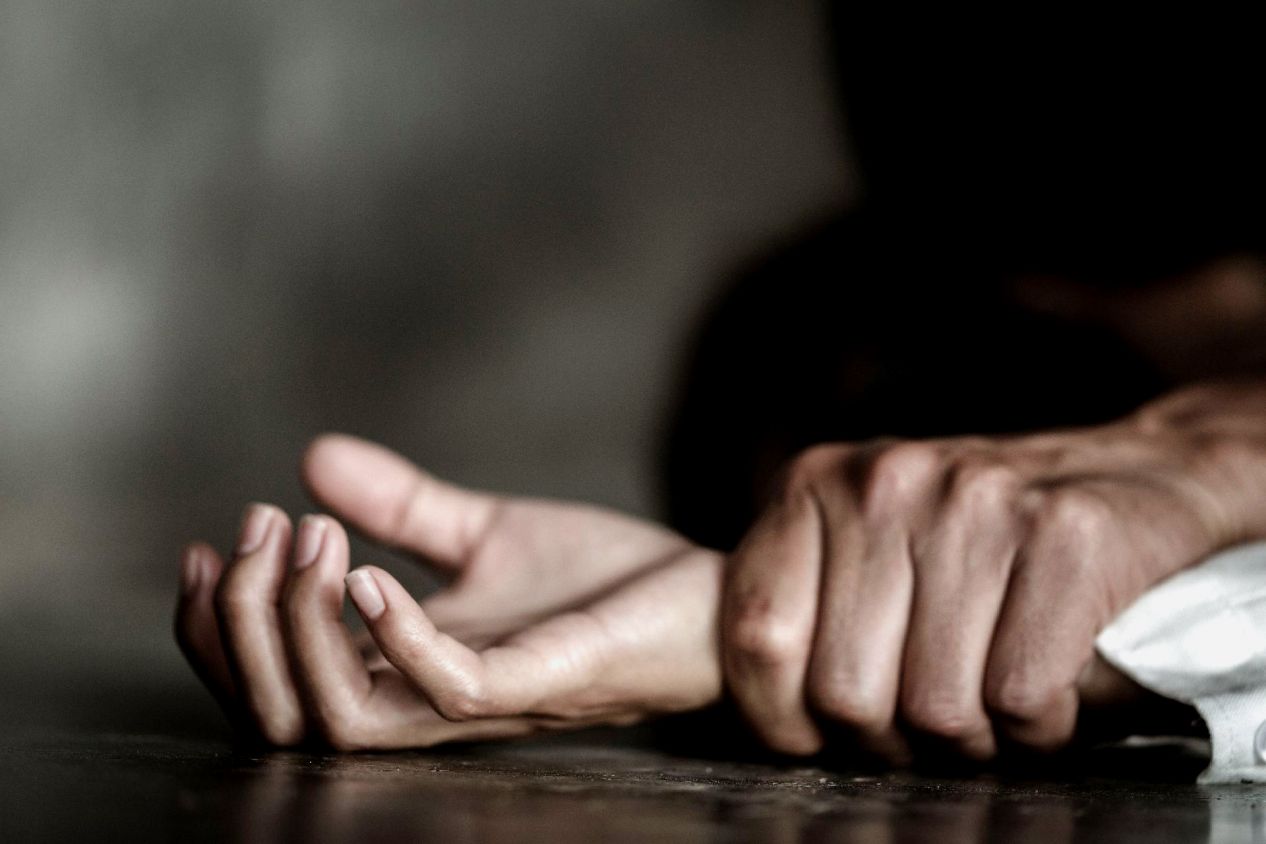 Prisión por violación, se aprovecho de que estaba dormida. 