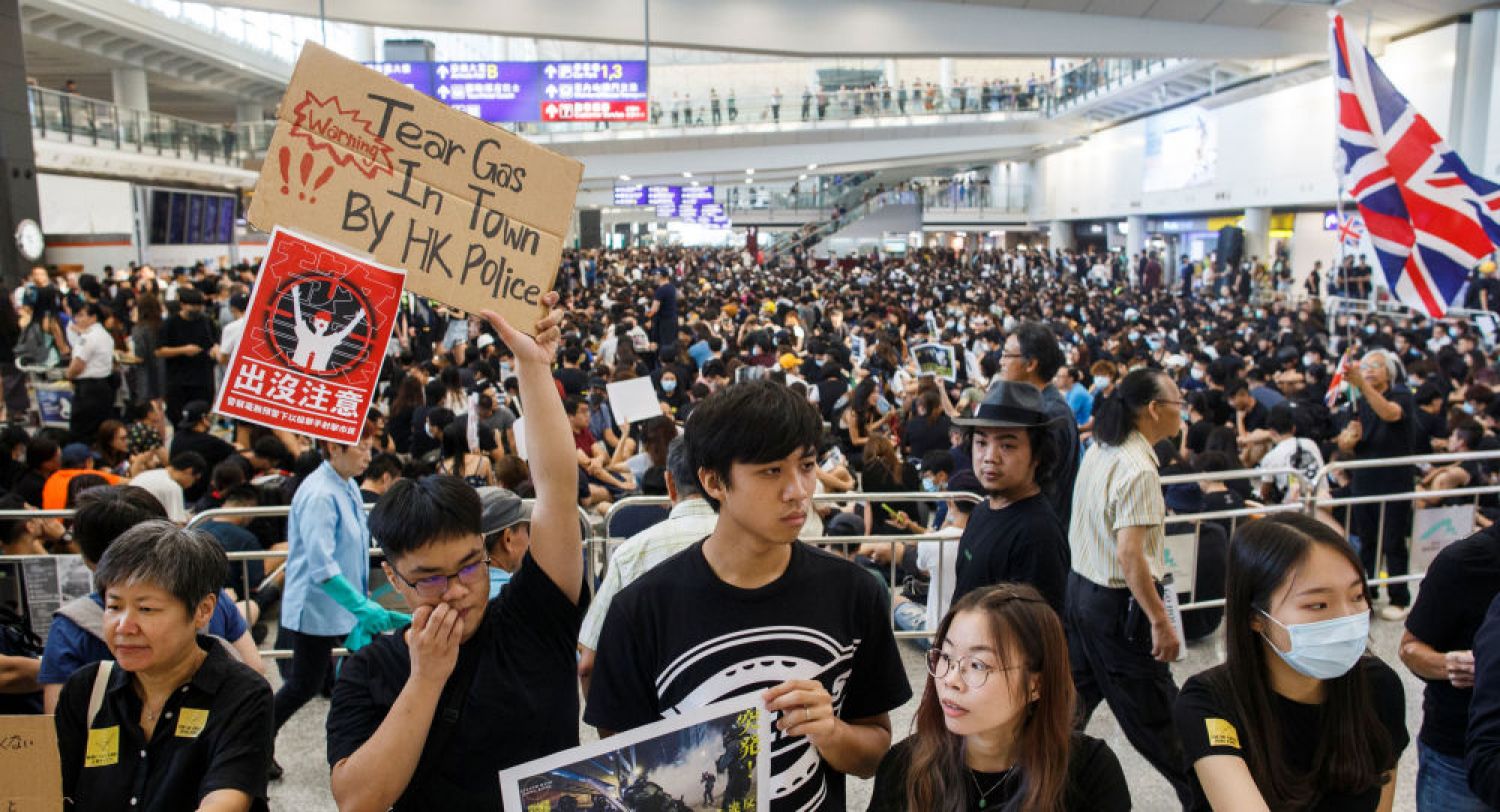 China nombra nuevo director de enlace de Hong Kong tras protestas