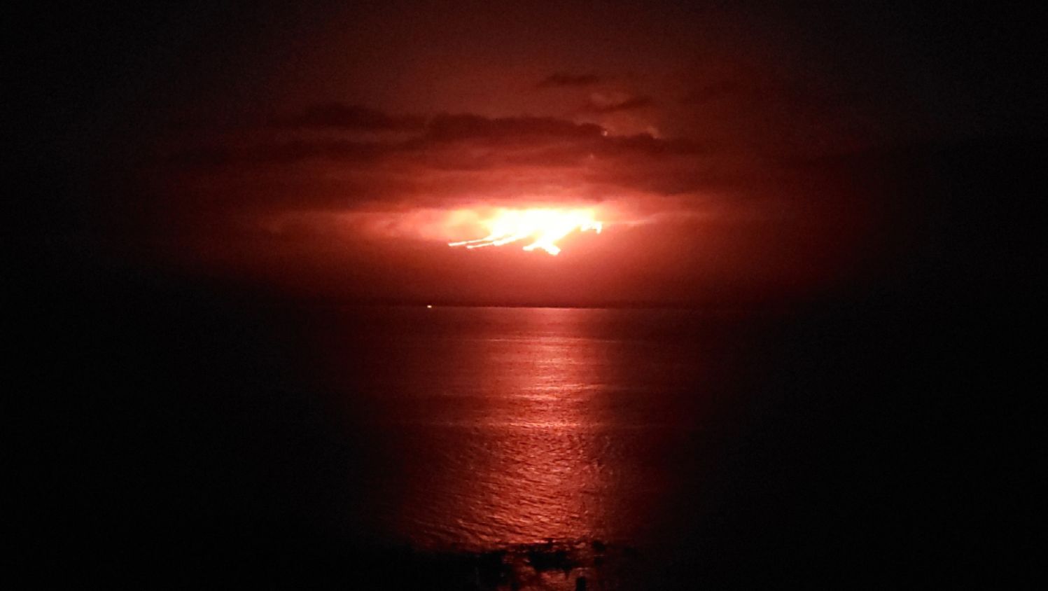 Volcán en Islas Galápagos registra nueva erupción
