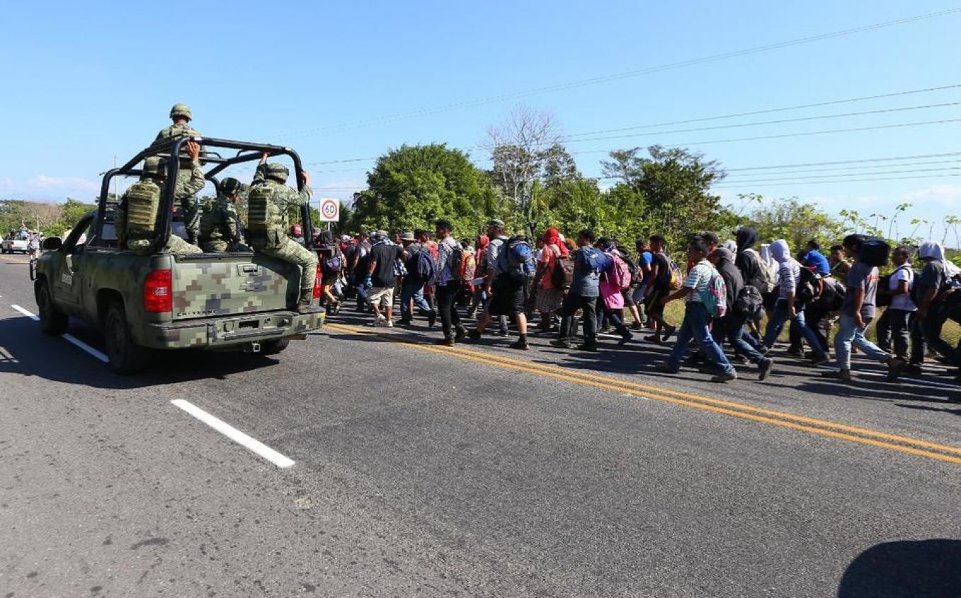 Caravana migrante hace parada en busca de asilo en Chiapas