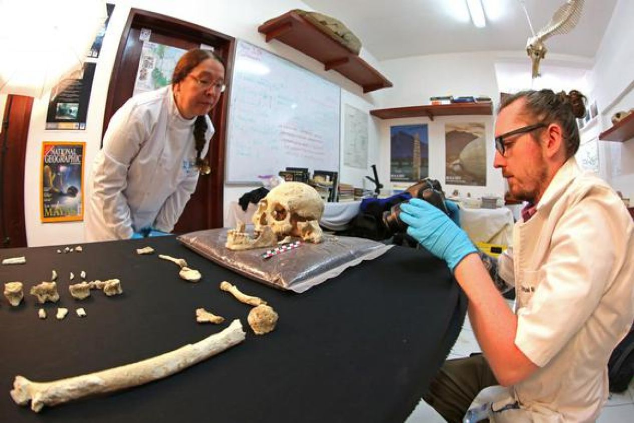 Hallan esqueleto de una mujer con caries de casi 10 mil años cerca de Tulum