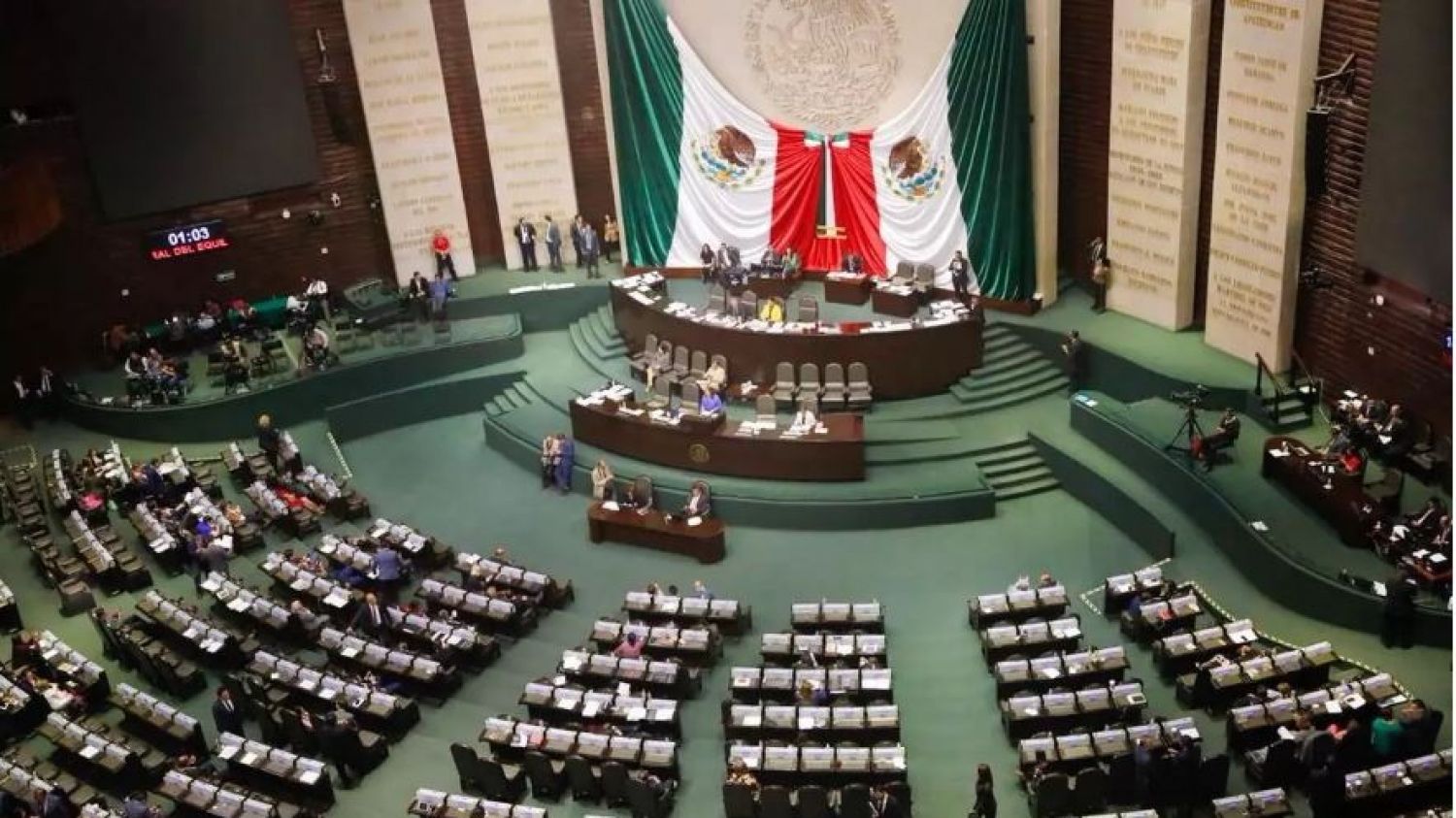 Diputados 'cierran filas' y rechazan eliminar fines de semana largos