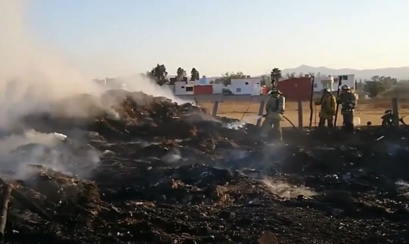 Genera pánico el incendio de un pastizal en San José Xilotzingo (Fotos)