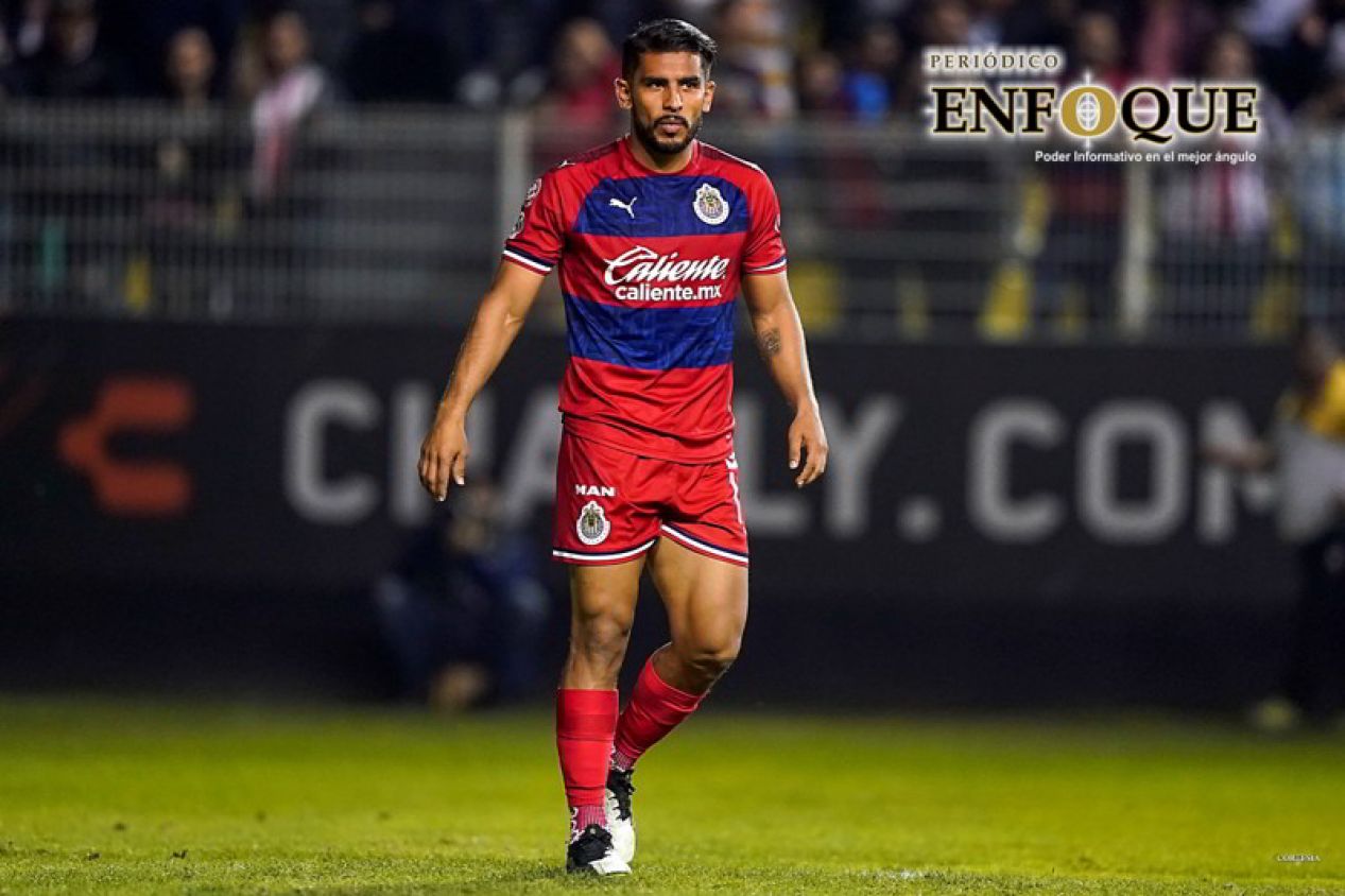 Investigarán a jugador de Chivas por altercado con aficionado 