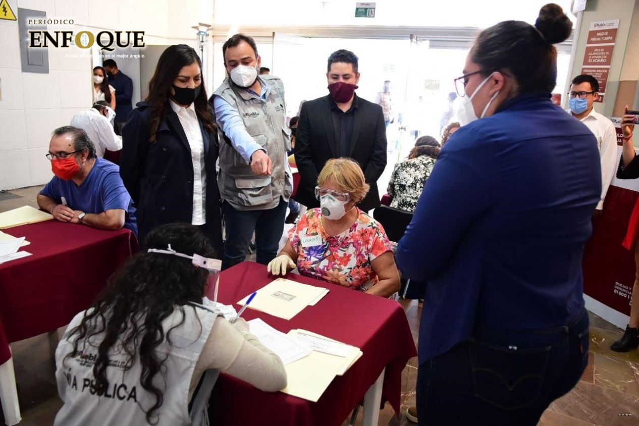 Ayuntamiento entrega apoyos a comerciantes y artesanos de Mercados Temporales