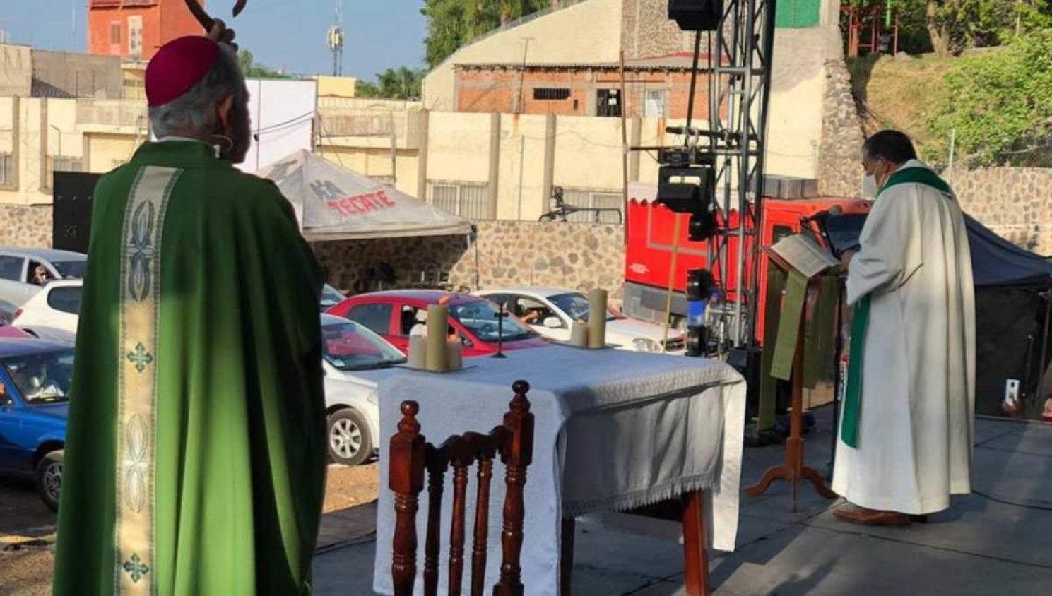 “Es justo y necesario”: En Morelos celebran la primera misa católica ¡en auto!