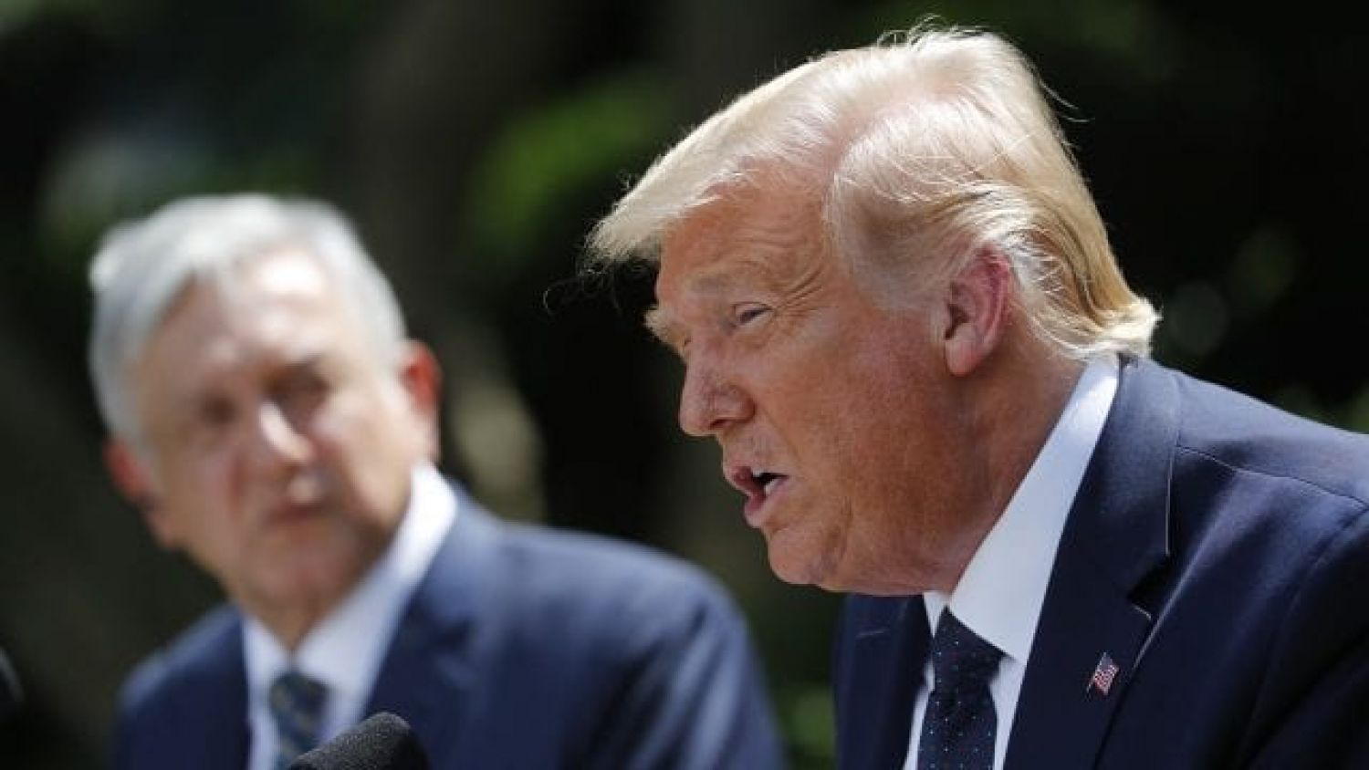 México no nos ayuda en combate a pandemia; gracias a Dios construí el muro: Trump