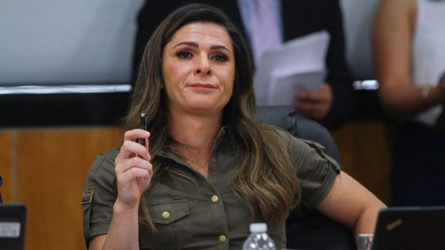 Detienen a empresarios que acusan a Ana Guevara de extorsión