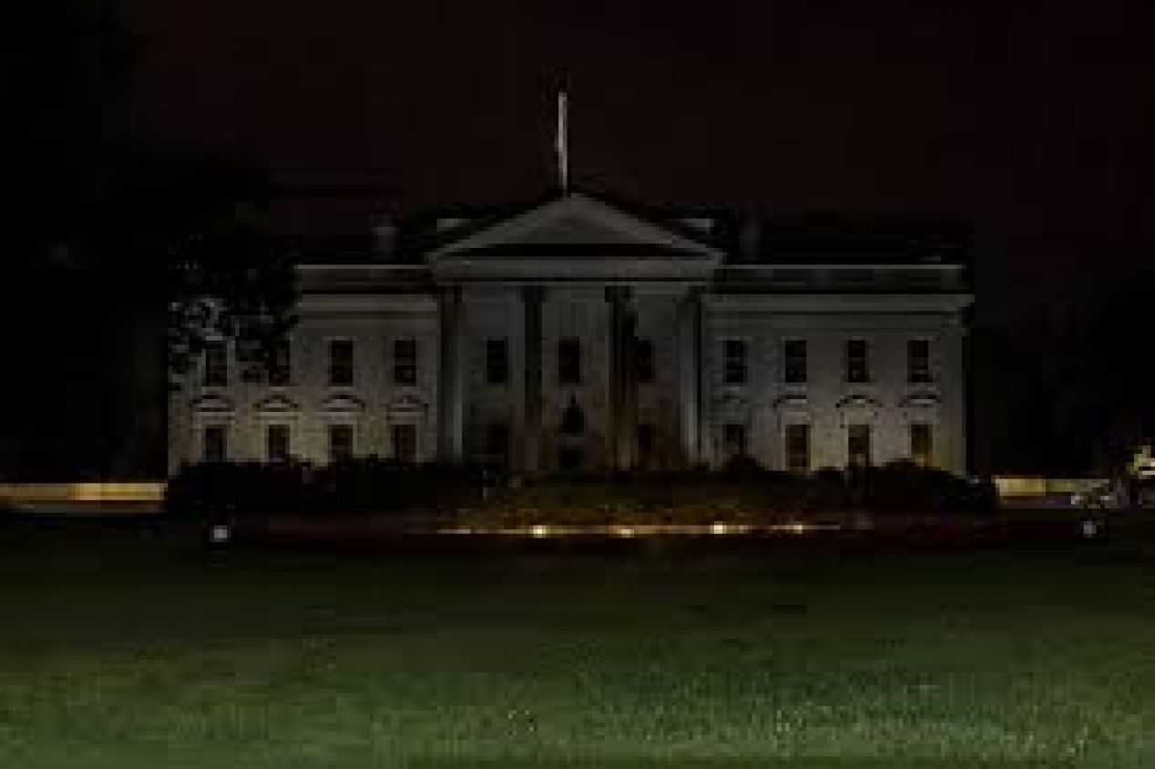 Histórico, la Casa Blanca apaga sus luces en medio de una fuerte protesta por la muerte de George Floyd