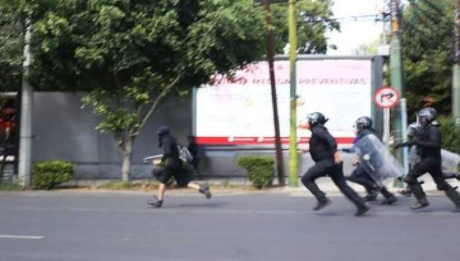 Madre de Melanie, joven pateada por policías, anuncia que los demandará