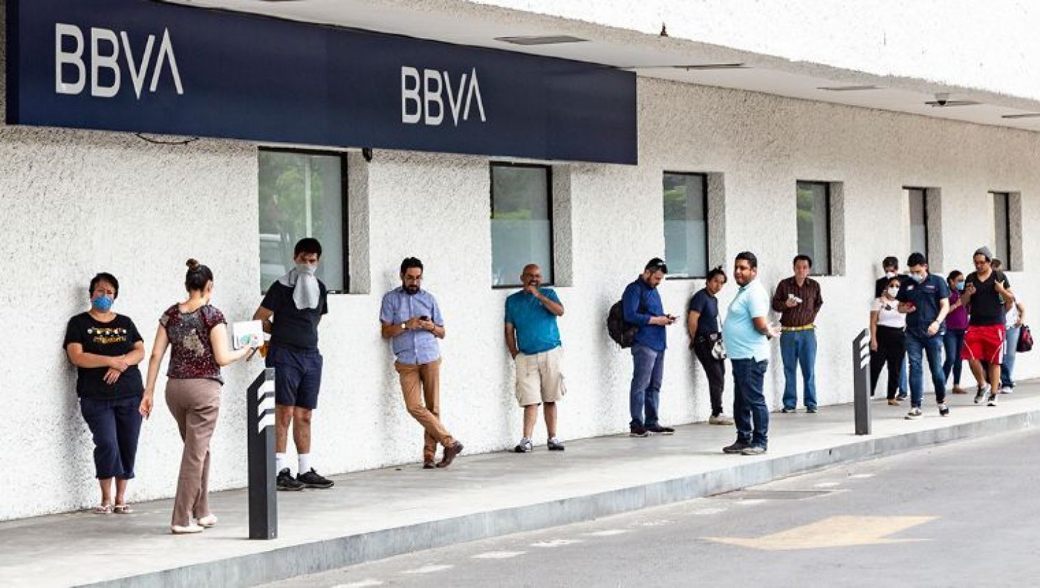 Gobierno de CDMX y bancos proponen dispersar pago de quincenas a lo largo del mes para evitar contagios