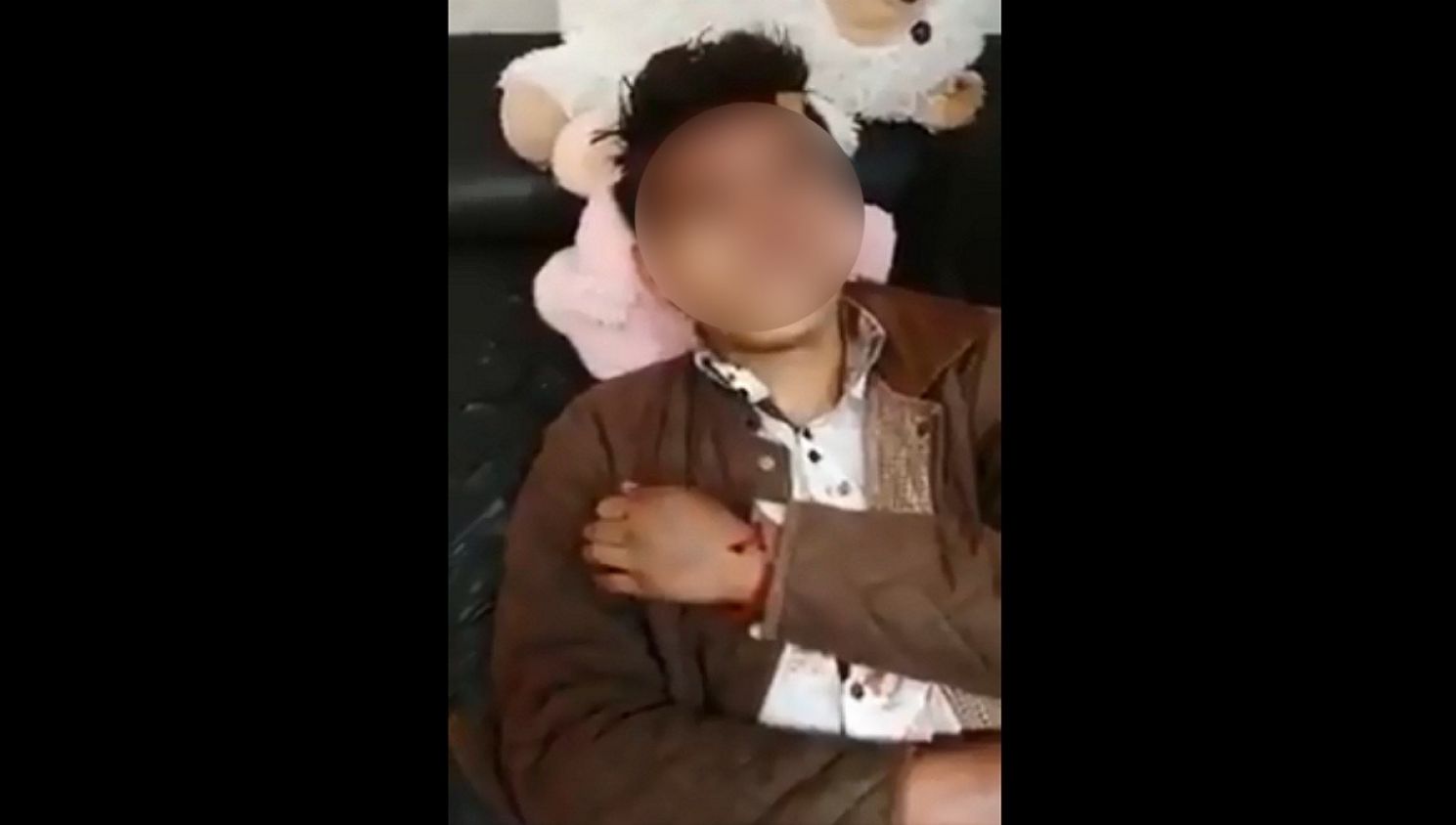 Señalan a policías por haber entregado a jóvenes para que los lincharan