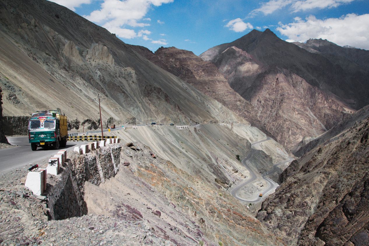 Tres soldados indios mueren en un enfrentamiento contra militares chinos en el Himalaya