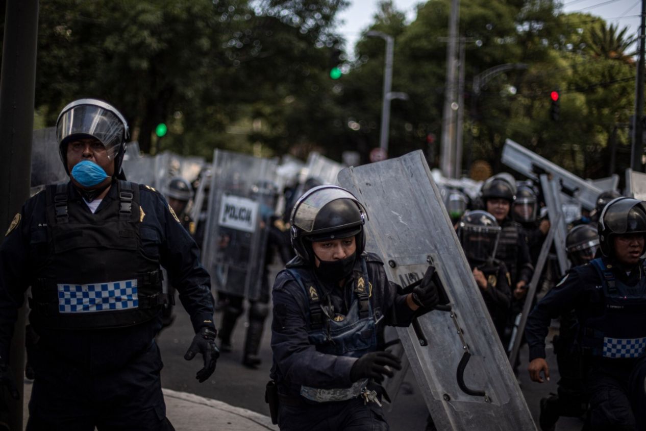 Separan del cargo a 20 agentes de Jalisco por detenciones ilegales en marcha por Giovanni
