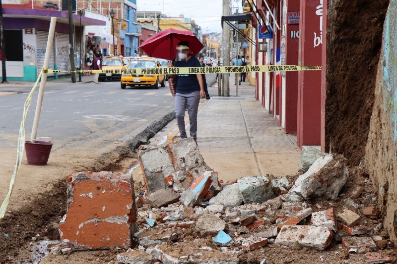 Suman siete muertos en Oaxaca tras el sismo magnitud 7.5