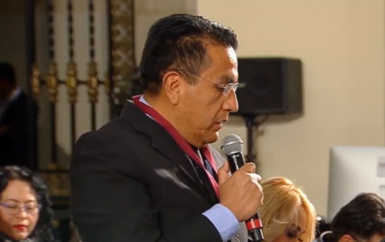 Abuchean a reportero en la mañanera por intentar desacreditar a feministas que convocaron a paro
